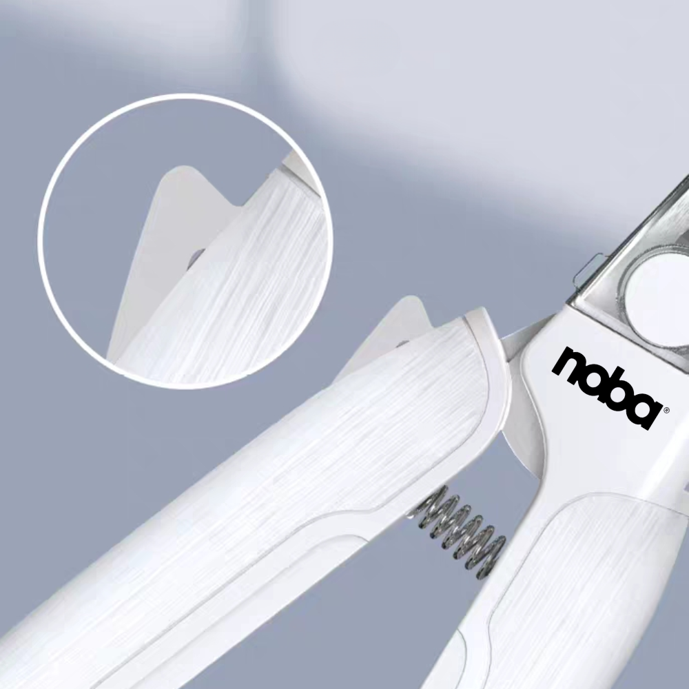 Nail clippers for cats and dogs