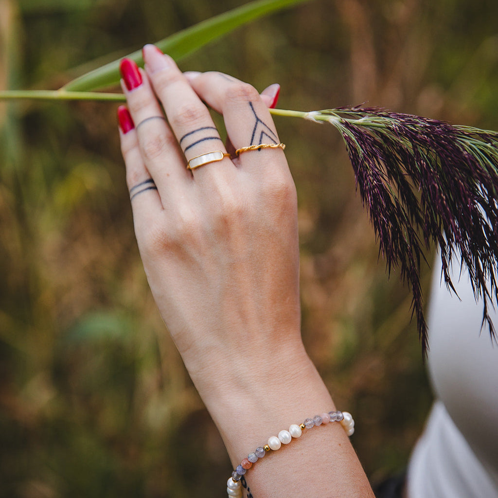 Bague dorée en nacre plaqué or 18K