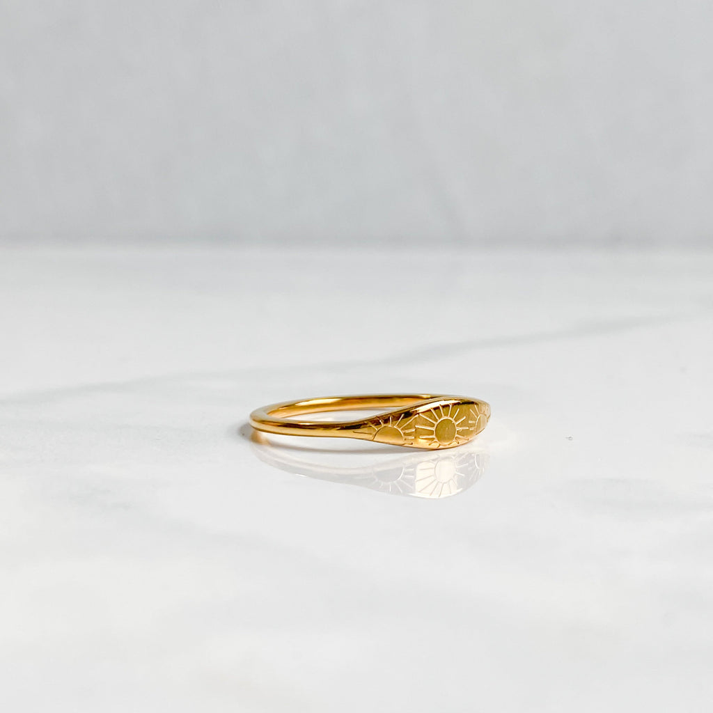 Bague dorée soleil en acier inoxydable plaqué or 18K | ASTRAÉA