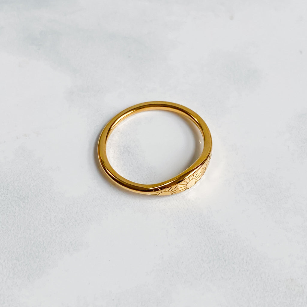 Bague dorée soleil en acier inoxydable plaqué or 18K | ASTRAÉA