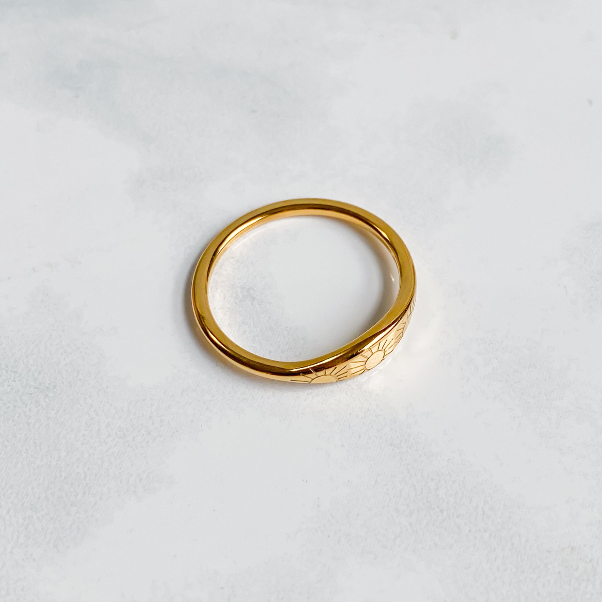 Bague dorée soleil en acier inoxydable plaqué or 18K | ASTRAÉA