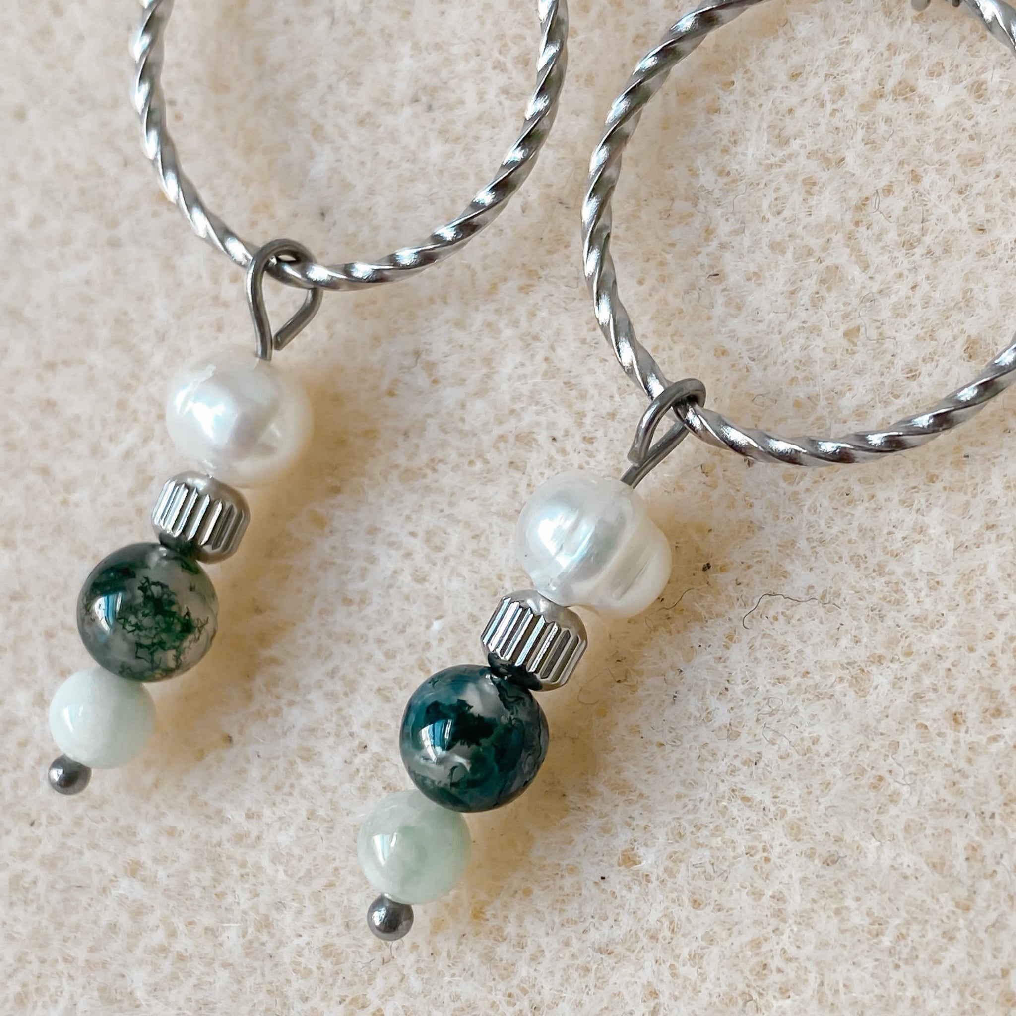 Boucles d’oreilles en pierres naturelles et perles