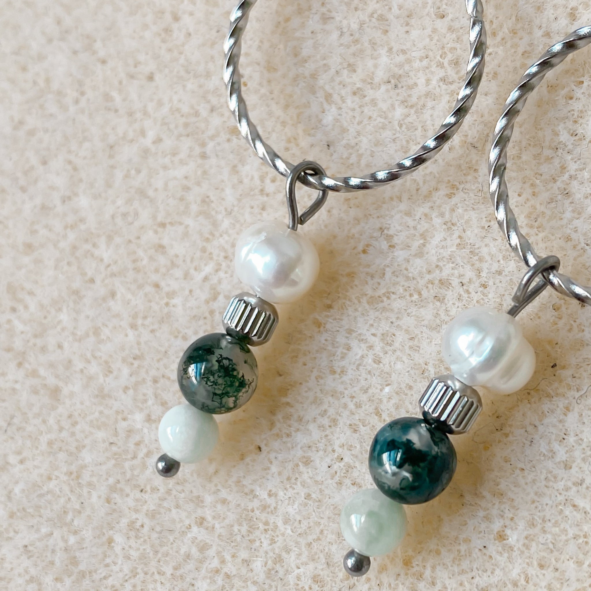 Boucles d’oreilles en pierres naturelles et perles