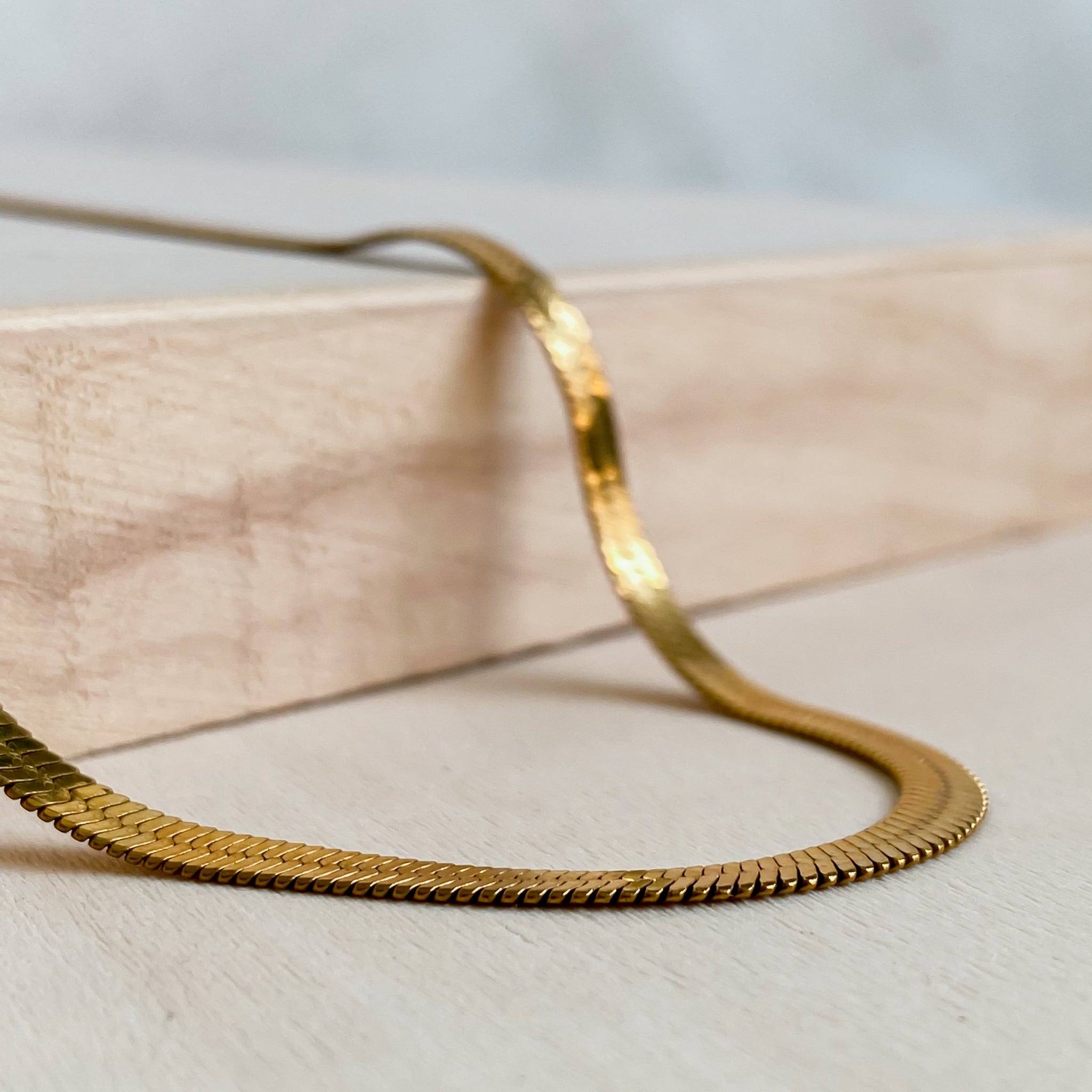 Collier ras de cou doré